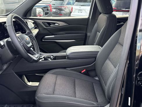 Used 2025 Chevrolet Traverse LT FWD image 22