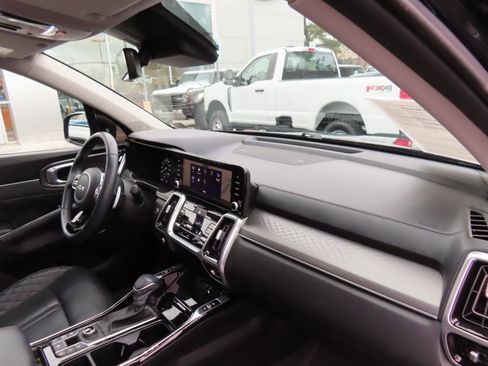 Used 2023 Kia Sorento SX image 15