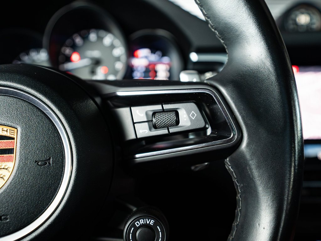 Certified 2023 Porsche Macan AWD/4WD image 16