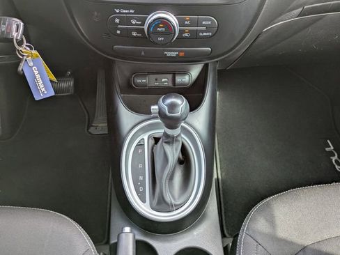 Used 2018 Kia Soul + FWD image 15