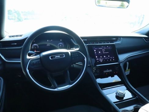 New 2025 Jeep Grand Cherokee Laredo X image 2