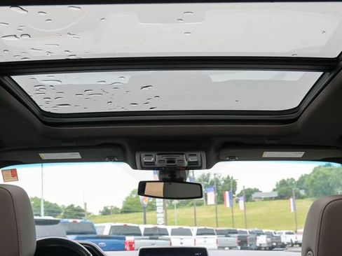Used 2021 Chevrolet Tahoe Z71 w/ Luxury Package AWD/4WD image 6