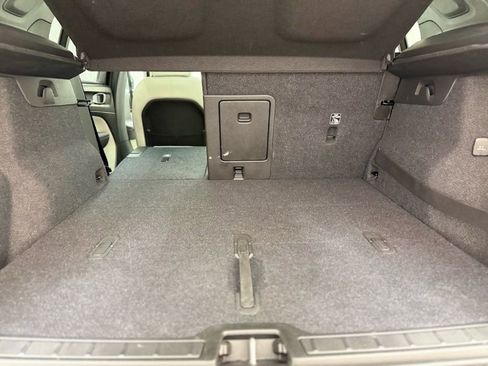 Used 2019 Volvo XC40 T5 Momentum image 27