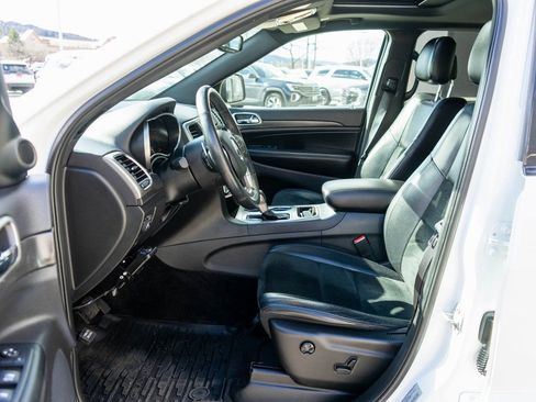 Used 2017 Jeep Grand Cherokee Altitude AWD/4WD image 11