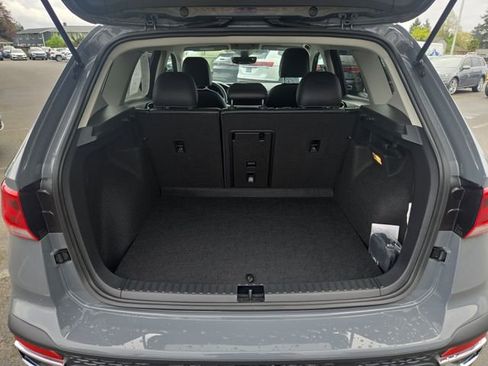 Certified 2023 Volkswagen Taos SE w/ Panoramic Sunroof Package image 12