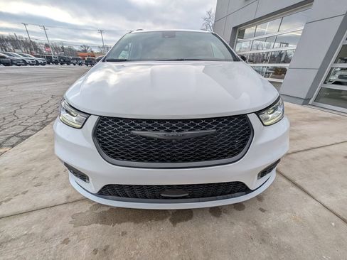 New 2026 Chrysler Pacifica Select w/ S Appearance Package image 10