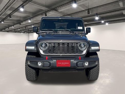 Used 2025 Jeep Wrangler Unlimited Rubicon w/ Convenience Group image 18