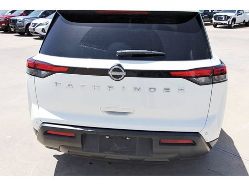 Used 2024 Nissan Pathfinder S FWD image 7
