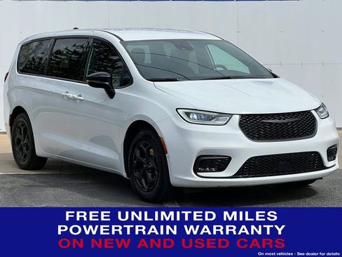 Used 2024 Chrysler Pacifica Limited FWD image 1