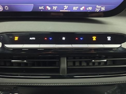 Certified 2025 Buick Enclave Sport Touring w/ Power Package image 38