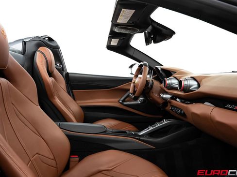 Used 2022 Ferrari 812 GTS RWD image 40