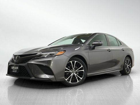 Used 2019 Toyota Camry SE FWD image 4