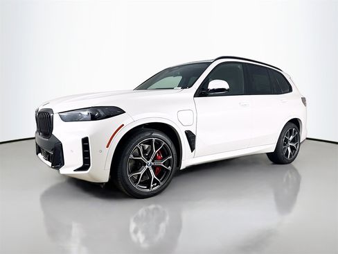 New 2026 BMW X5 xDrive50e w/ M Sport Package image 3