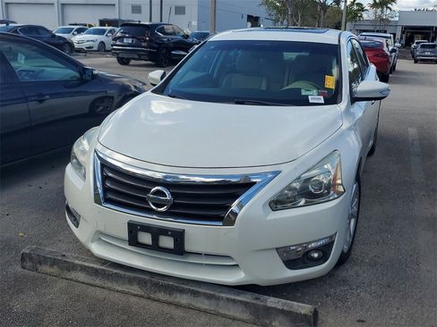 Used 2015 Nissan Altima 2.5 SL w/ Technology Package image 3