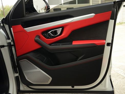 Used 2019 Lamborghini Urus image 27