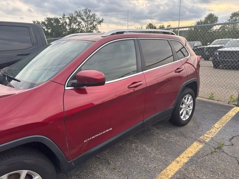 Used 2016 Jeep Cherokee Latitude w/ Cold Weather Group AWD/4WD image 13