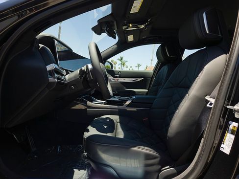New 2026 BMW 740i w/ Premium Package RWD image 8