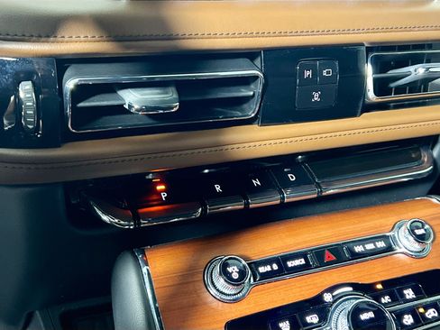 Used 2023 Lincoln Aviator Grand Touring AWD/4WD image 24