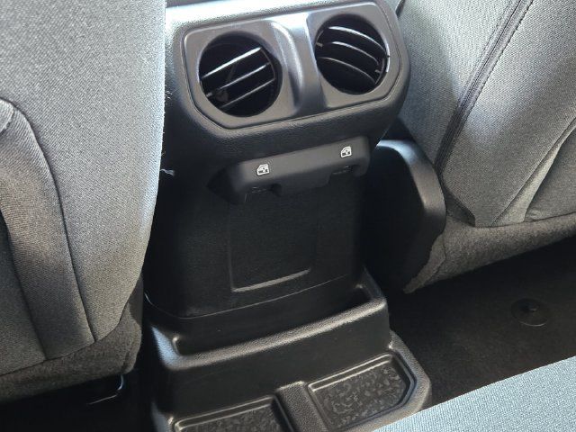 Used 2024 Jeep Wrangler Unlimited AWD/4WD image 33
