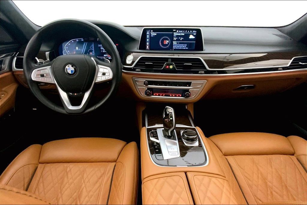Used 2022 BMW 750i xDrive w/ Luxury Rear Seating Package AWD/4WD image 16