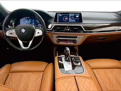 Used 2022 BMW 750i xDrive w/ Luxury Rear Seating Package AWD/4WD image 16