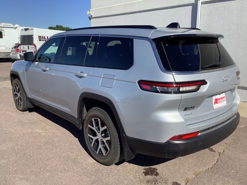 Used 2025 Jeep Grand Cherokee L Limited w/ Trailer Tow Package AWD/4WD image 7