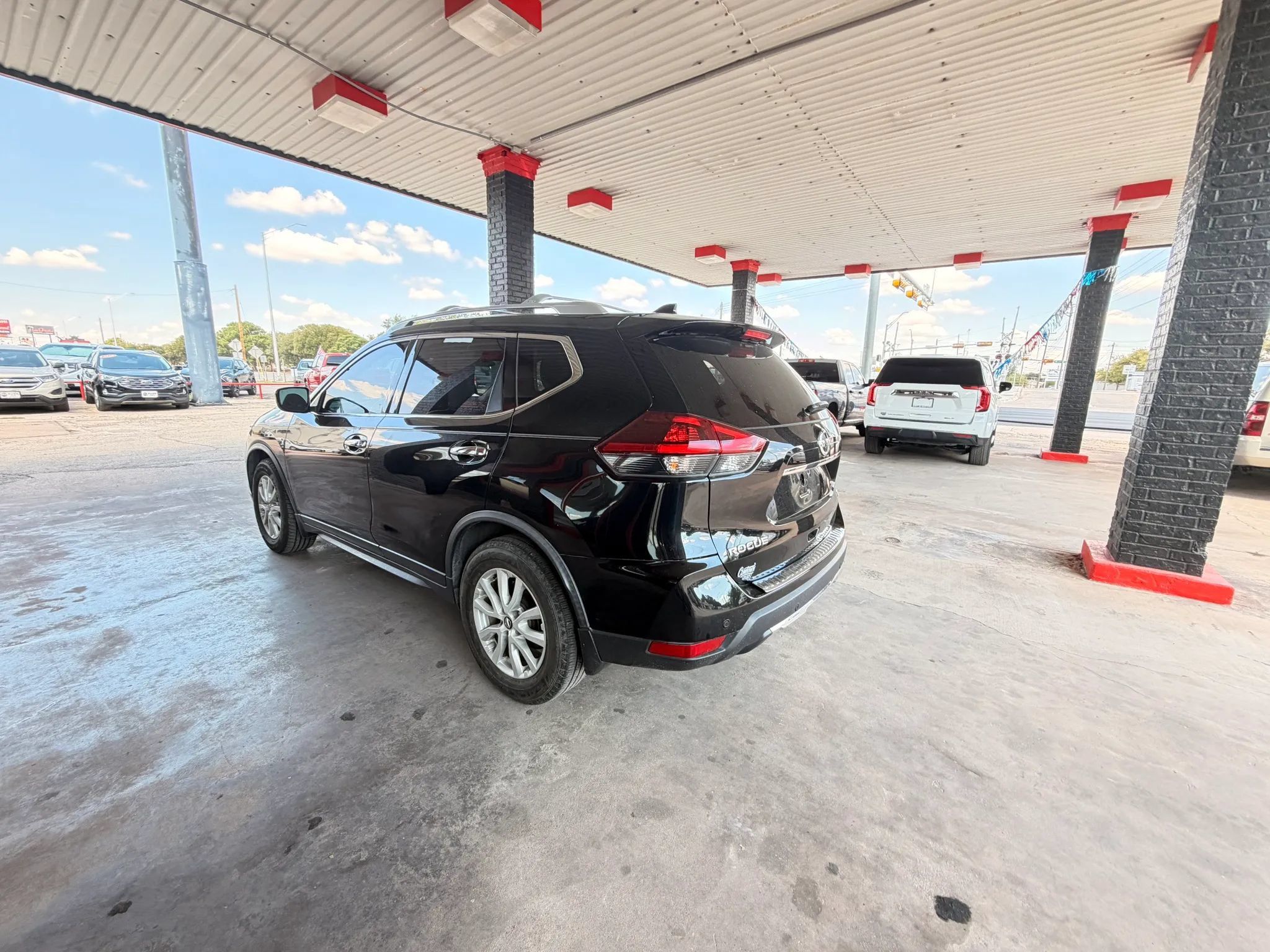 Used 2020 Nissan Rogue SV FWD image 3