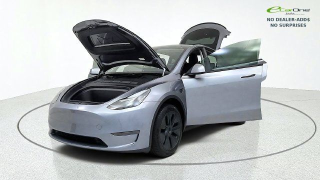 Used 2025 Tesla Model Y Long Range RWD image 14