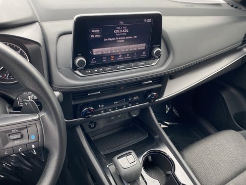 Used 2024 Nissan Rogue SV image 18