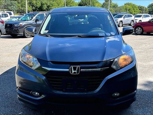 Used 2018 Honda HR-V EX image 2