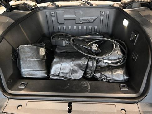 Used 2025 GMC Hummer EV 2X w/ LPO, Dark Essentials Package image 31