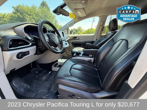 Used 2023 Chrysler Pacifica Touring-L FWD image 14