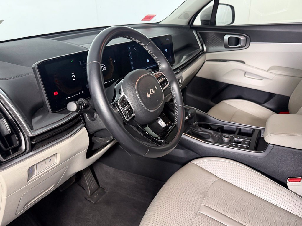 Used 2025 Kia Sorento EX AWD/4WD image 14
