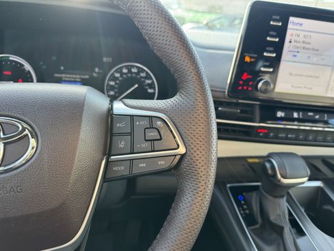 Used 2023 Toyota Sienna Platinum image 26