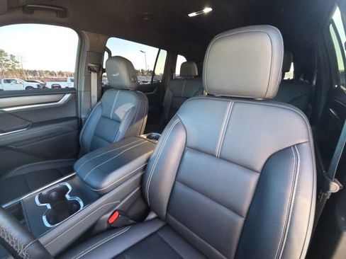 Used 2024 GMC Acadia Elevation image 22