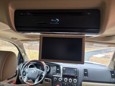 Used 2018 Toyota Sequoia Platinum image 25