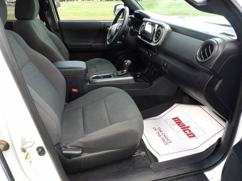 Used 2017 Toyota Tacoma 4x4 Double Cab image 12
