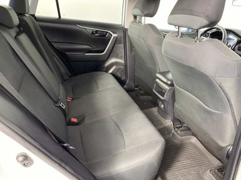 Used 2021 Toyota RAV4 LE AWD/4WD image 11