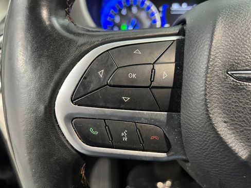 Used 2020 Chrysler Pacifica Touring-L image 53