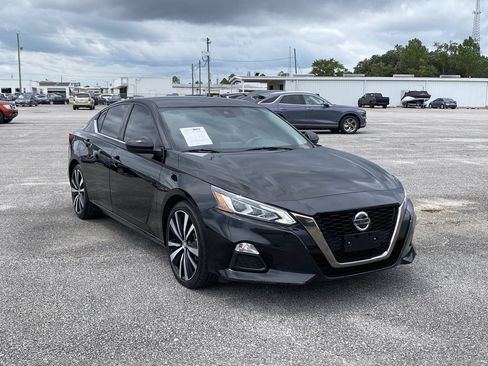 Used 2022 Nissan Altima 2.5 SR FWD image 2