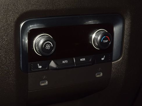 Used 2024 GMC Yukon XL Denali AWD/4WD image 46