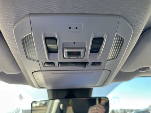 Used 2023 Toyota Highlander L image 10