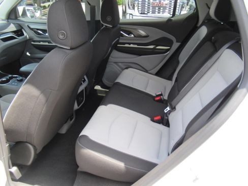 Used 2024 GMC Terrain SLE w/ Driver Convenience Package FWD image 32