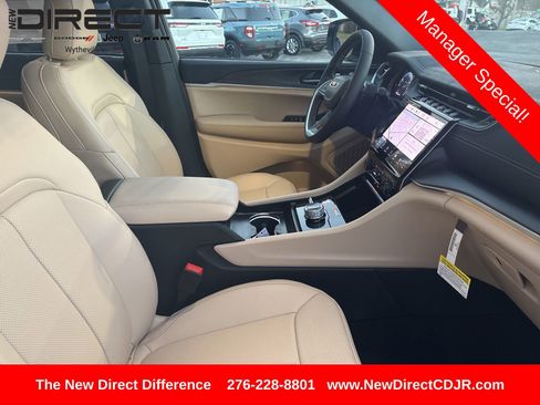 New 2025 Jeep Grand Cherokee Limited w/ Luxury Tech Group II image 26