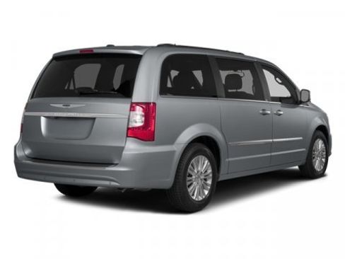 Used 2014 Chrysler Town & Country Limited image 3