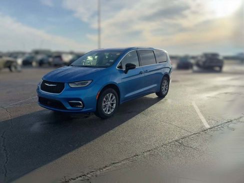 New 2026 Chrysler Pacifica Limited image 4