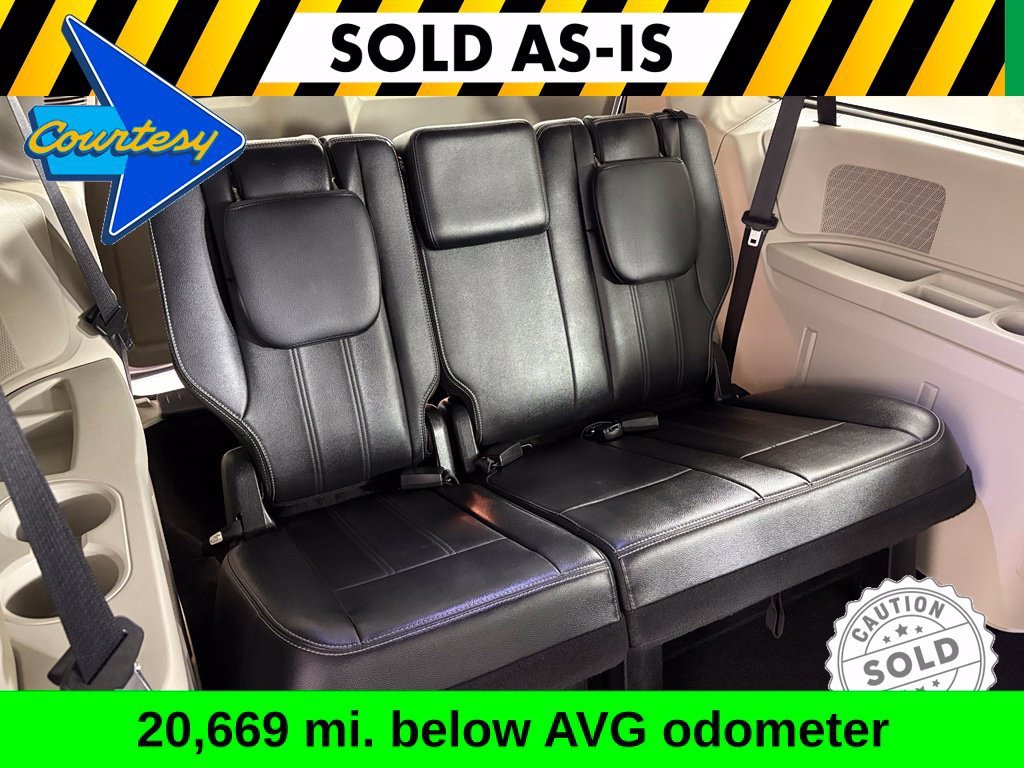Used 2014 Chrysler Town & Country Touring FWD image 28
