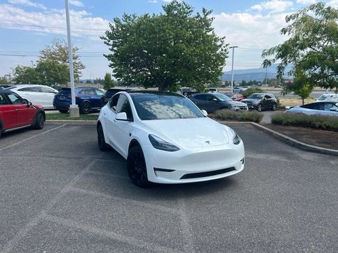 Used 2022 Tesla Model Y Long Range AWD/4WD image 2