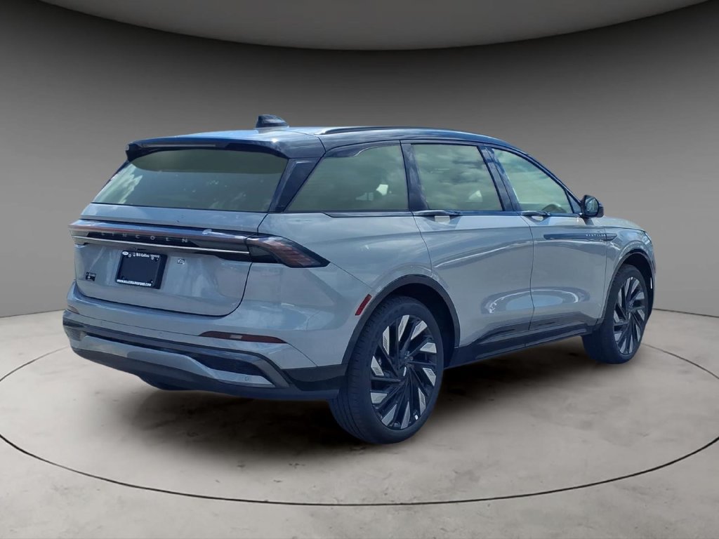 New 2026 Lincoln Nautilus Reserve w/ Jet Appearance Package AWD/4WD image 9