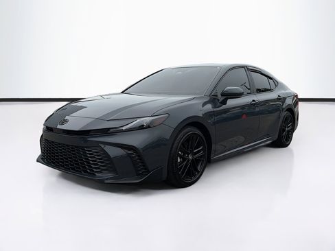 Used 2025 Toyota Camry SE image 7